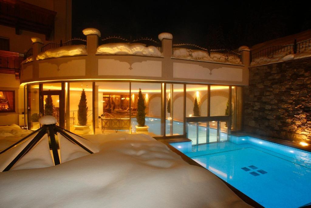 Savoy Dolomites Luxury & Spa Hotel Селва ди Вал Гардена Екстериор снимка