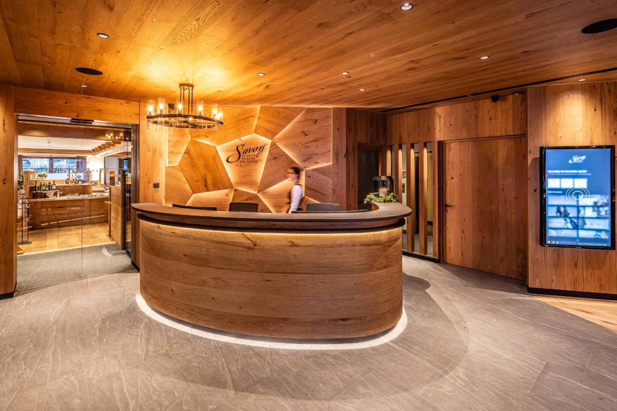 Savoy Dolomites Luxury & Spa Hotel Селва ди Вал Гардена Екстериор снимка