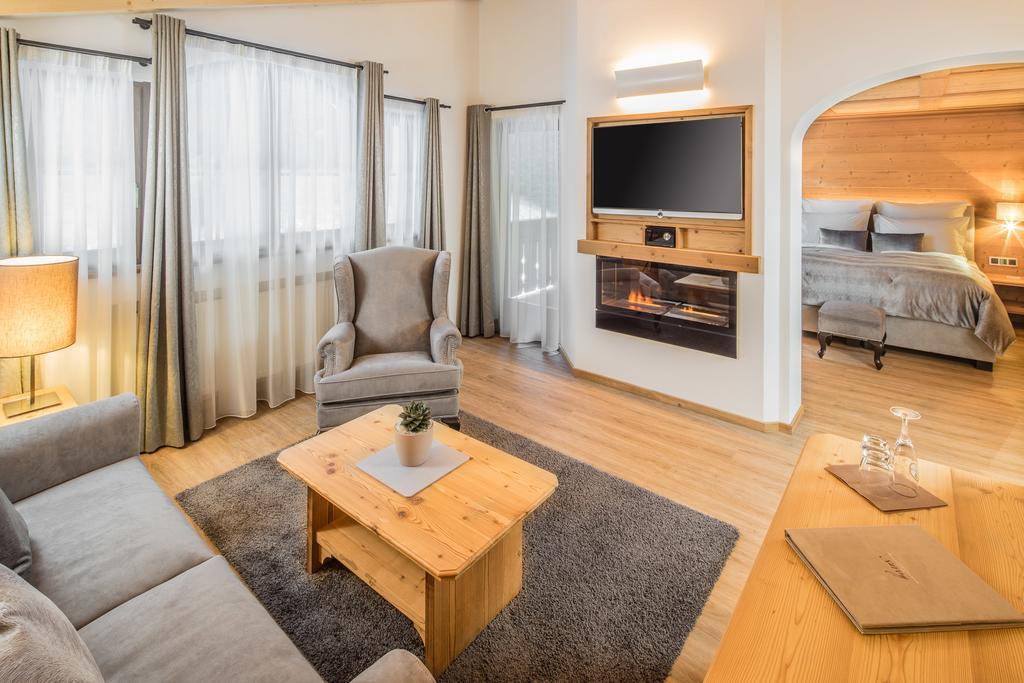 Savoy Dolomites Luxury & Spa Hotel Селва ди Вал Гардена Екстериор снимка
